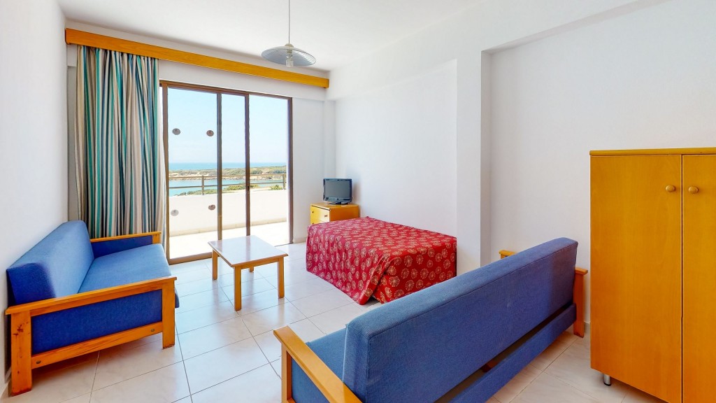 CORALLIA BEACH APTS
