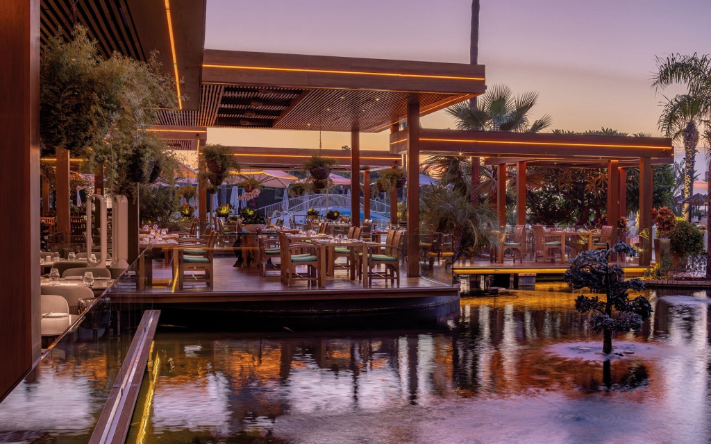 FOUR SEASONS HOTEL