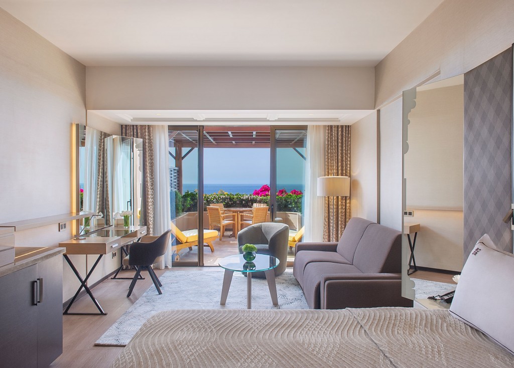FOUR SEASONS HOTEL
