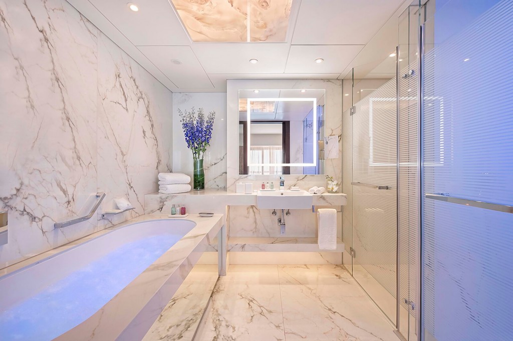 FOUR SEASONS HOTEL