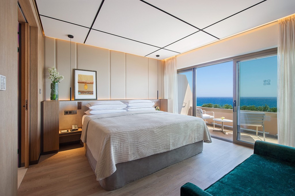 FOUR SEASONS HOTEL