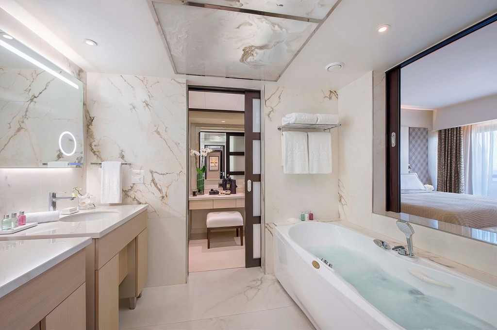 FOUR SEASONS HOTEL