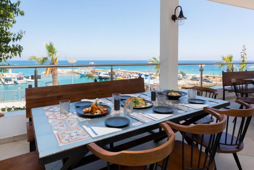 GOLDEN COAST BEACH HOTEL