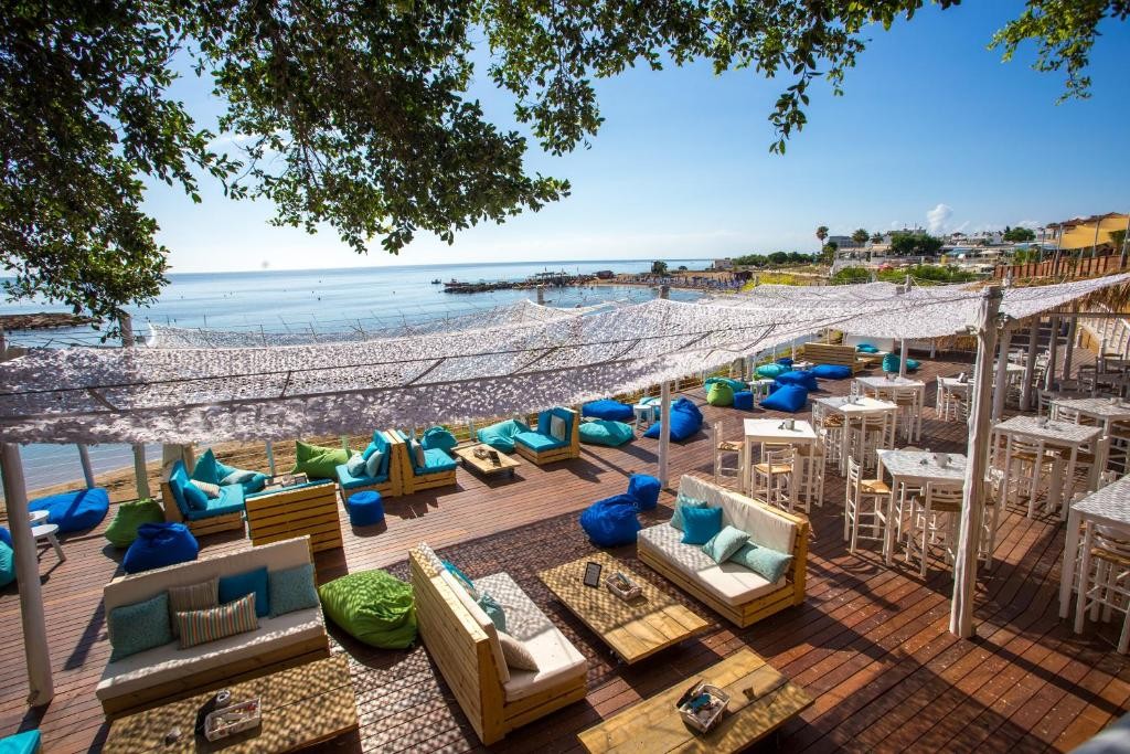 GOLDEN COAST BEACH HOTEL