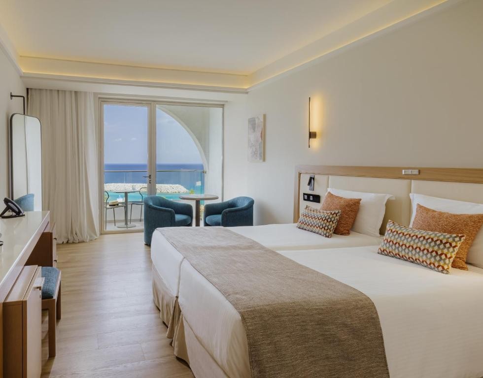 GOLDEN COAST BEACH HOTEL