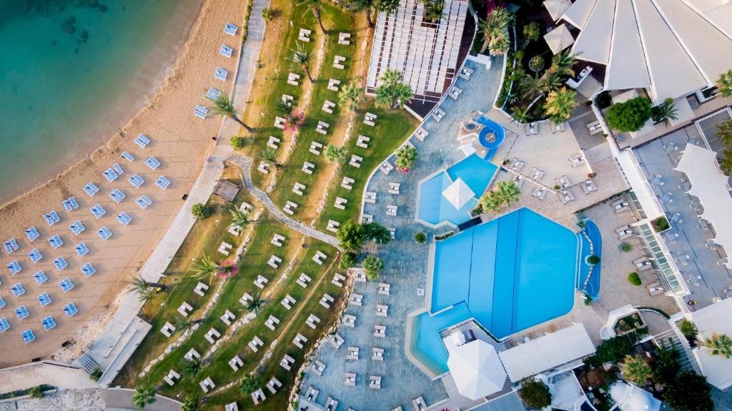 GOLDEN COAST BEACH HOTEL