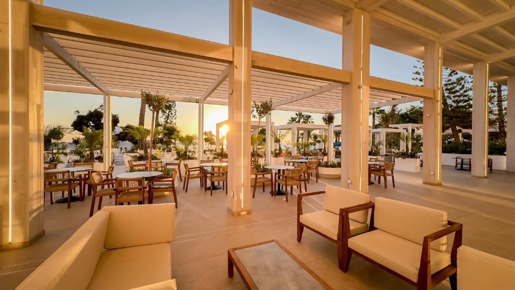 GOLDEN COAST BEACH HOTEL
