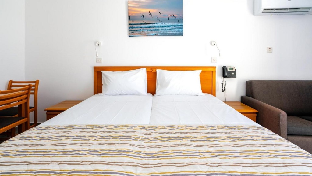 HELIOS BAY HOTEL APTS