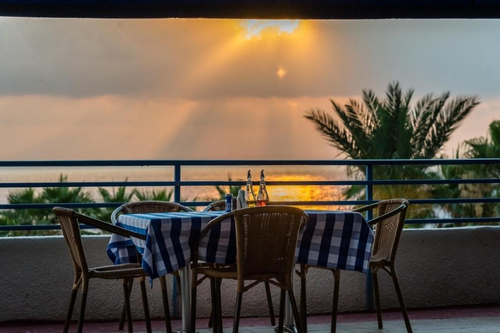 HELIOS BAY HOTEL APTS