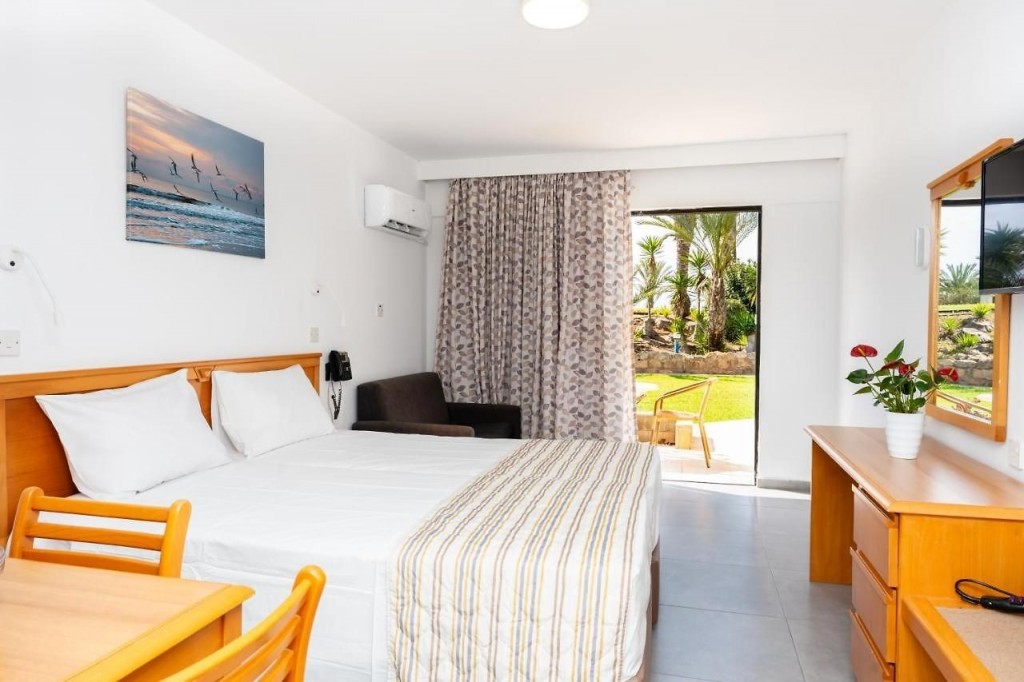 HELIOS BAY HOTEL APTS