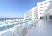 KING EVELTHON BEACH HOTEL