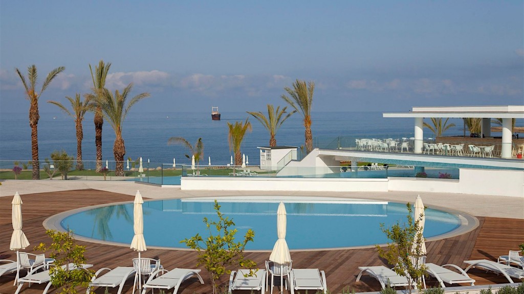 KING EVELTHON BEACH HOTEL
