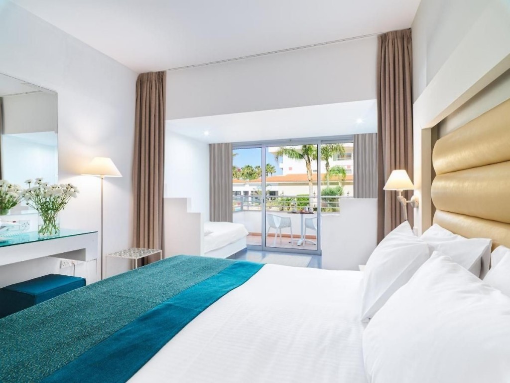 LEONARDO CYPRIA BAY HOTEL