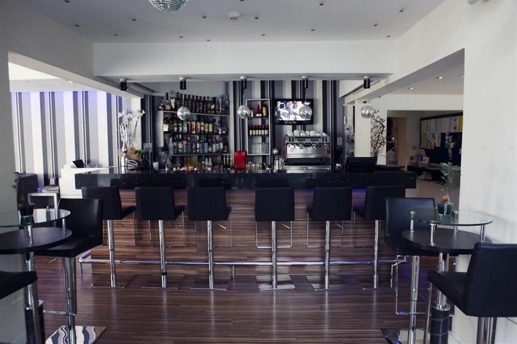 LIVADHIOTIS CITY HOTEL