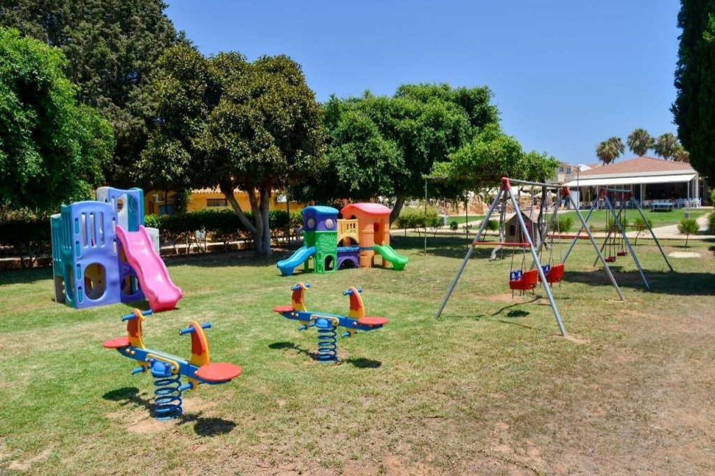 MAKRONISOS HOLIDAY VILLAGE