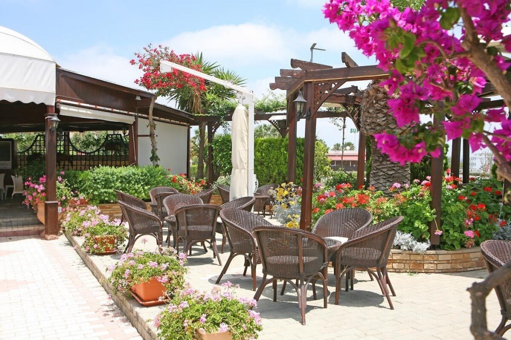 MAKRONISOS HOLIDAY VILLAGE