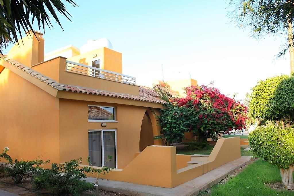 MAKRONISOS HOLIDAY VILLAGE