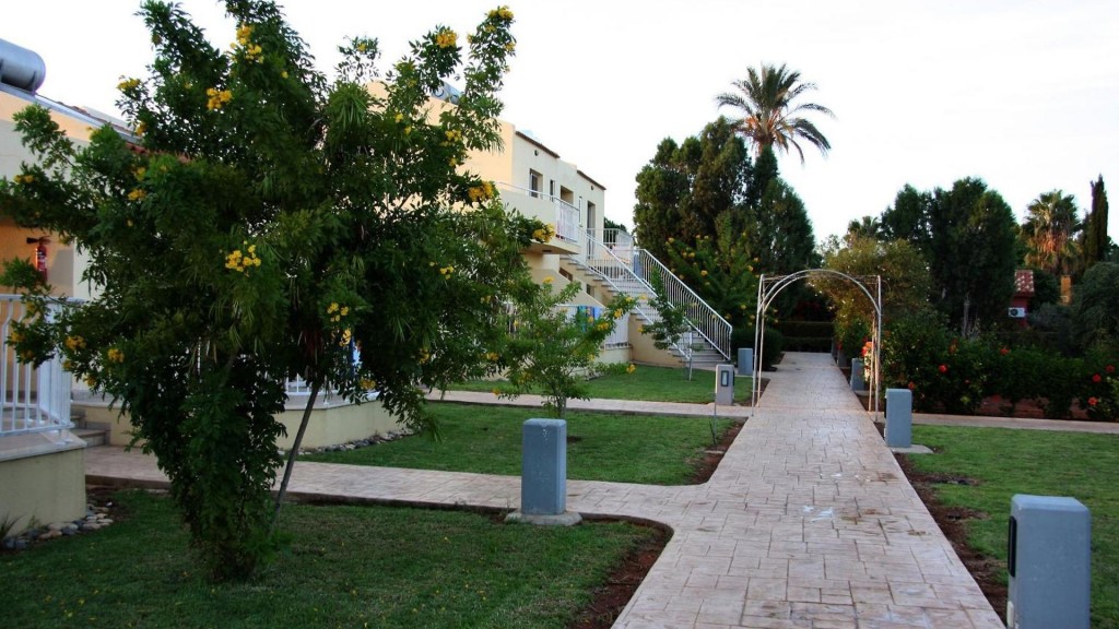 MAKRONISOS HOLIDAY VILLAGE
