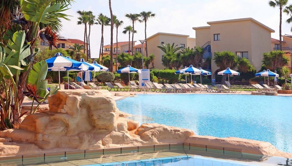 MAKRONISOS HOLIDAY VILLAGE