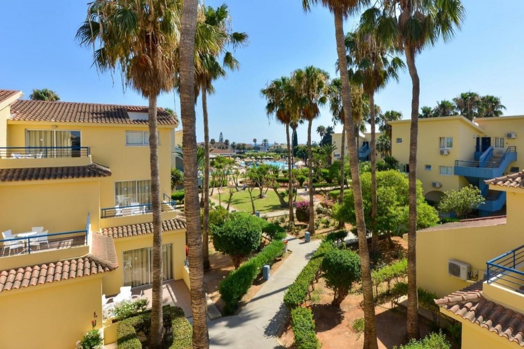 MAKRONISOS HOLIDAY VILLAGE