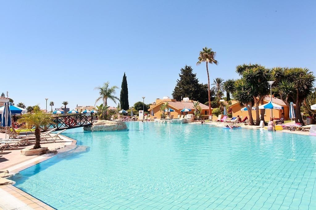 MAKRONISOS HOLIDAY VILLAGE