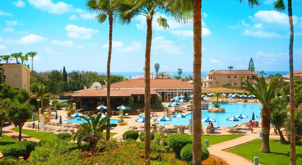 MAKRONISOS HOLIDAY VILLAGE