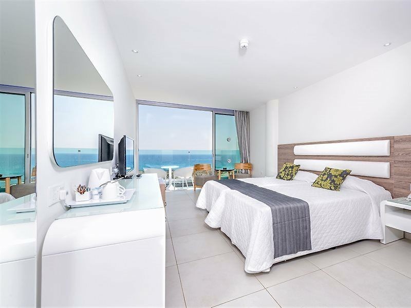 TASIA MARIS SANDS
