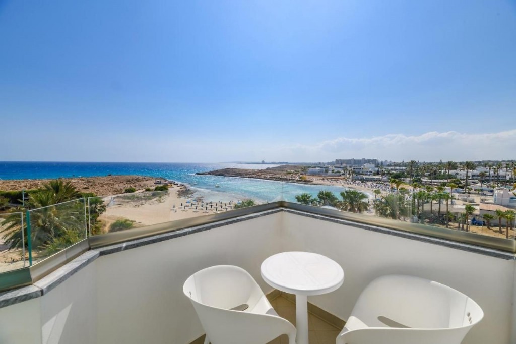 TASIA MARIS SANDS