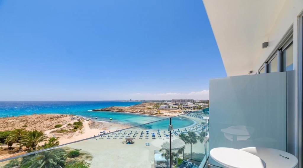 TASIA MARIS SANDS
