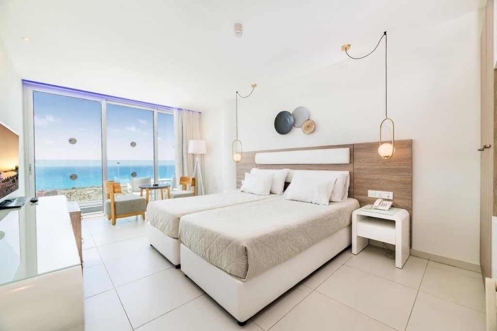 TASIA MARIS SANDS