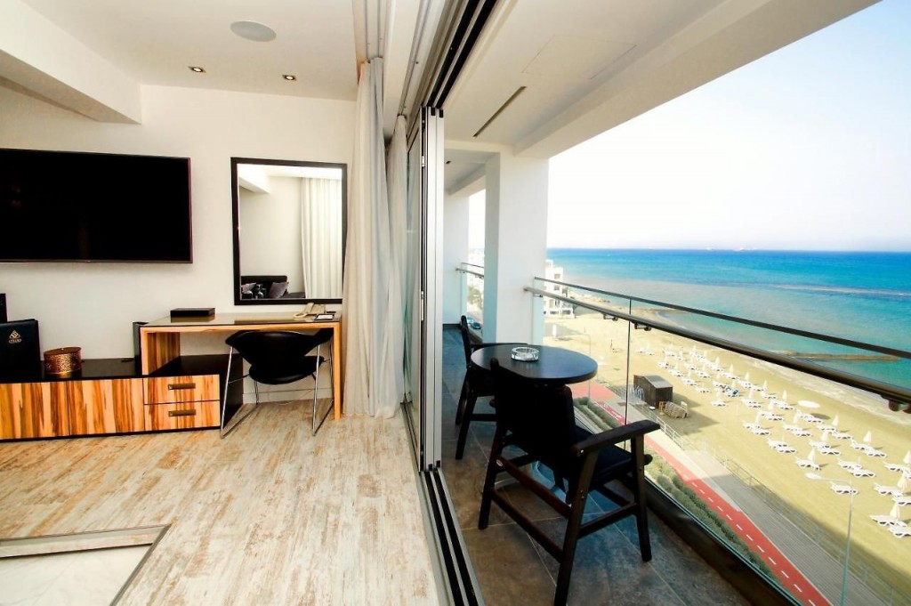 THE CIAO STELIO DELUXE HOTEL