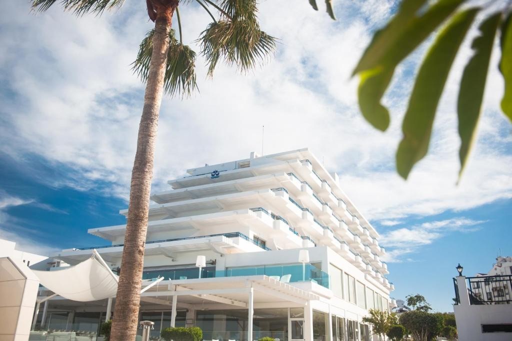VRISSIANA BEACH HOTEL