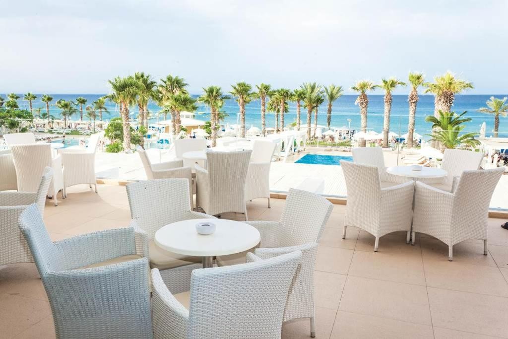 VRISSIANA BEACH HOTEL