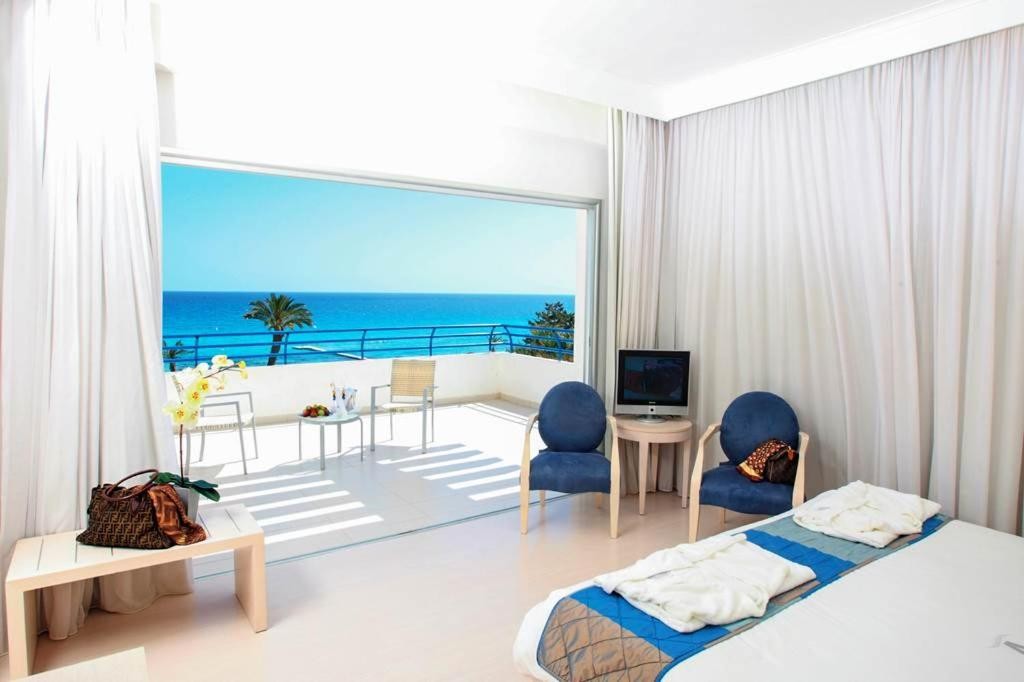 VRISSIANA BEACH HOTEL