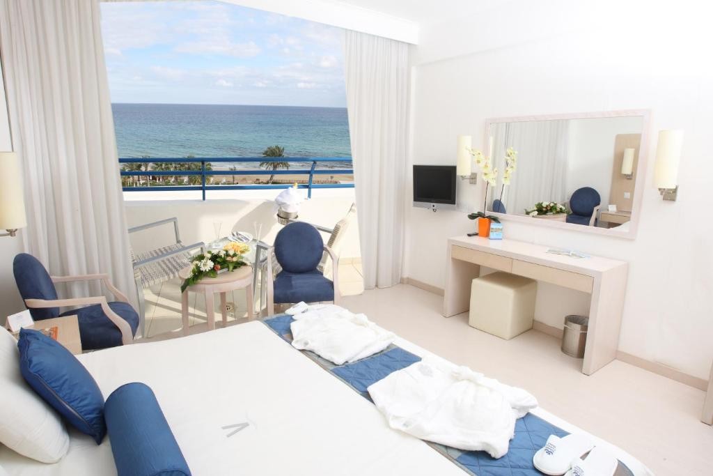 VRISSIANA BEACH HOTEL