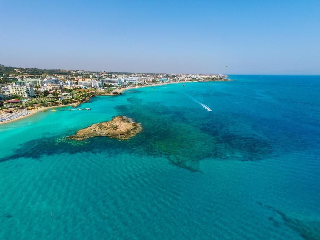 VRISSIANA BEACH HOTEL