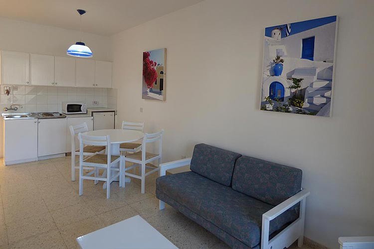 AMORE HOTEL APTS