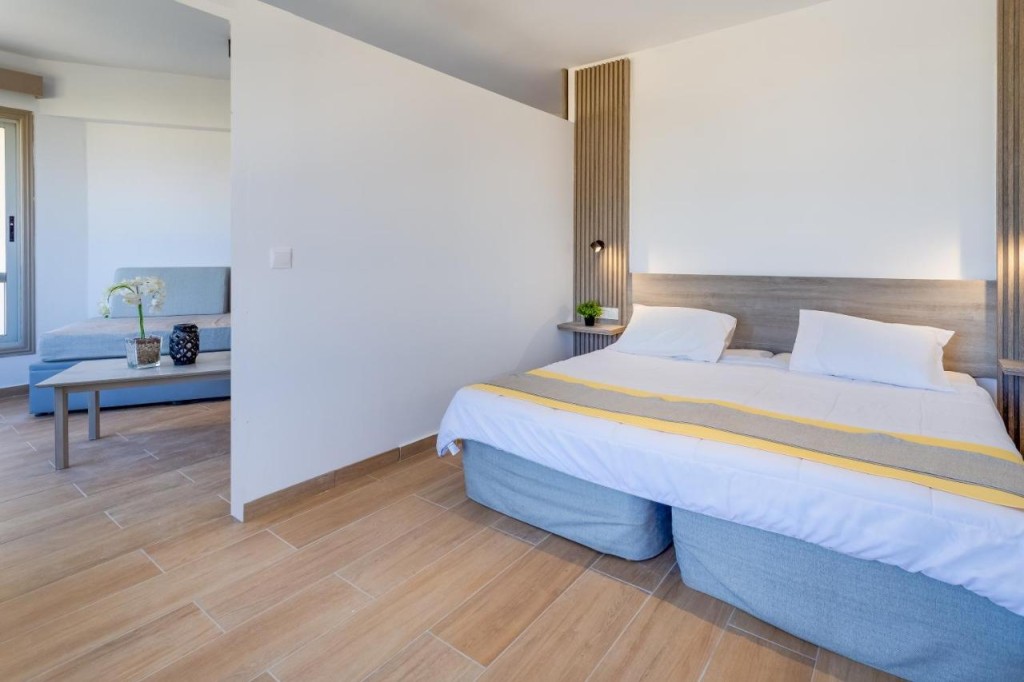 TOXOTIS HOTEL