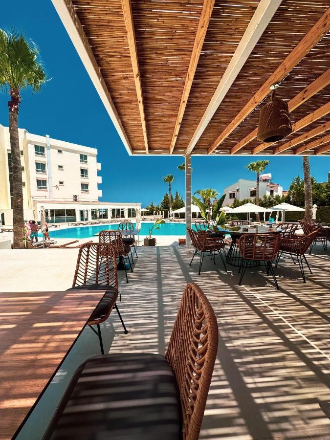TOXOTIS HOTEL