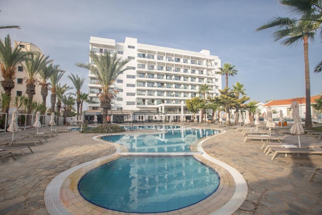 BOHEMIAN GARDENS HOTEL