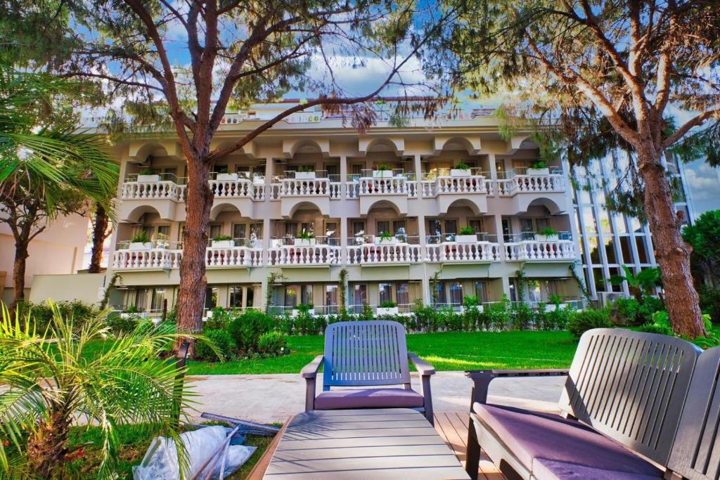 ROSE GARDEN PREMIUM HOTEL
