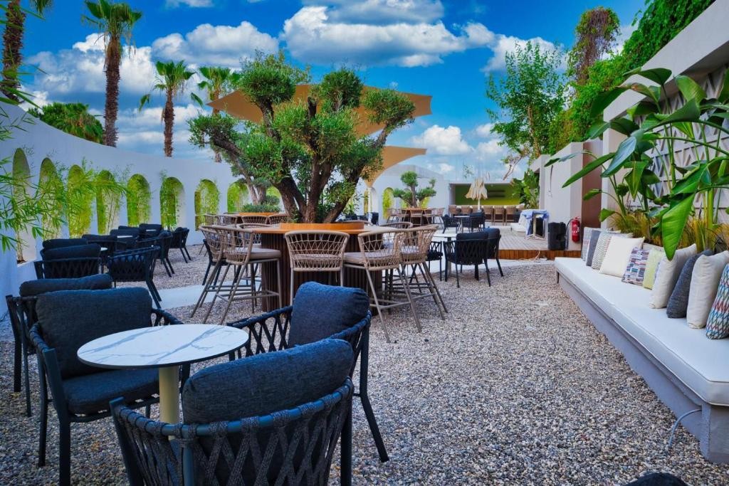 ROSE GARDEN PREMIUM HOTEL