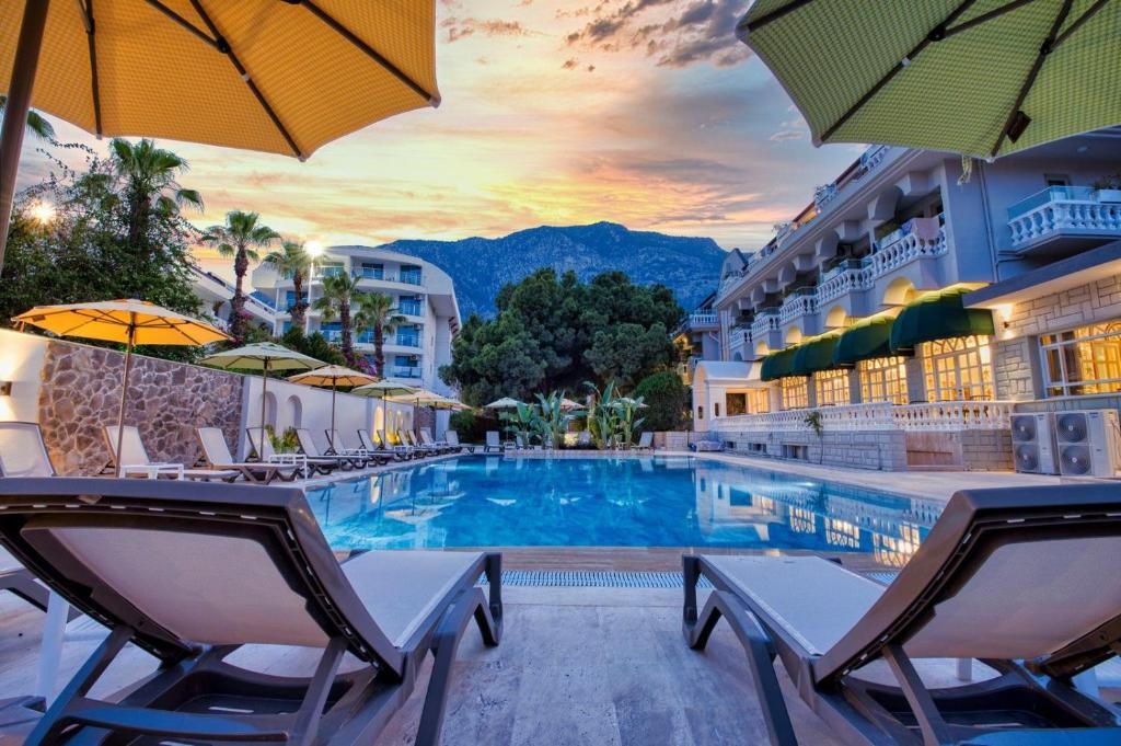 ROSE GARDEN PREMIUM HOTEL