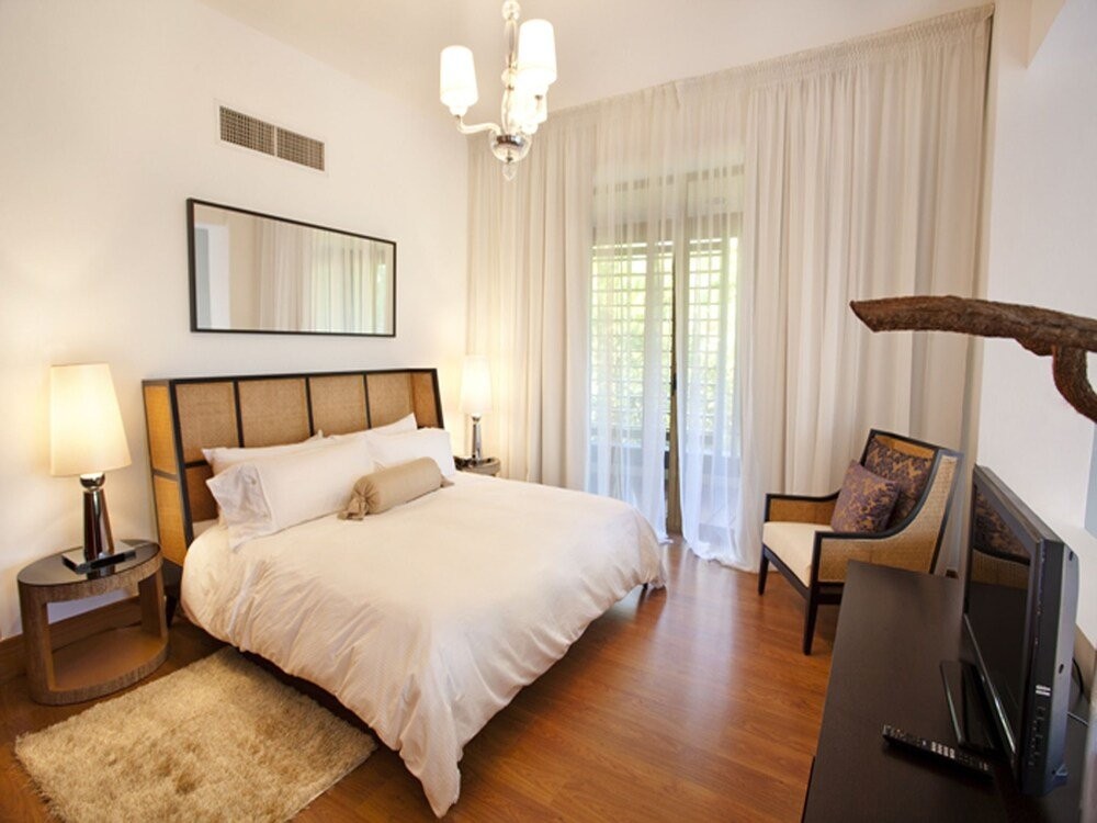 Los Altos Residences by Mint