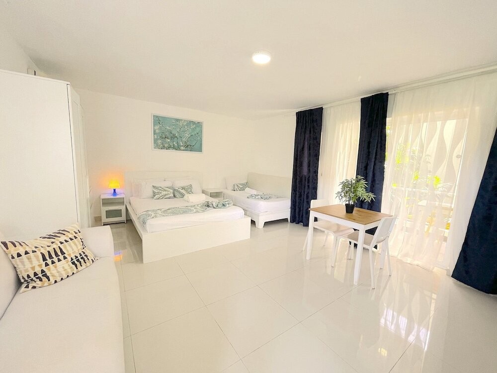 Relax Studios Deluxe POOL WIFI BEACH