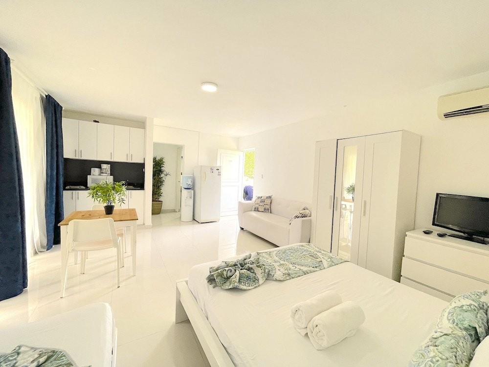 Relax Studios Deluxe POOL WIFI BEACH