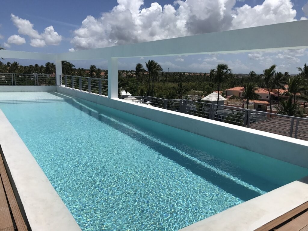 Ducassi Suites Rooftop Pool Beach Club & Spa