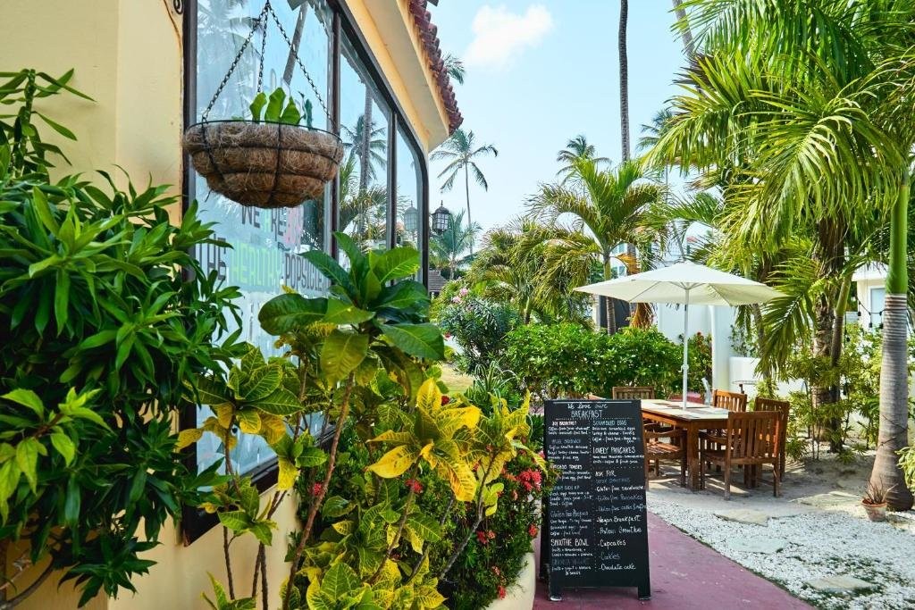 Las Terrazas Condo - Los Corales Village