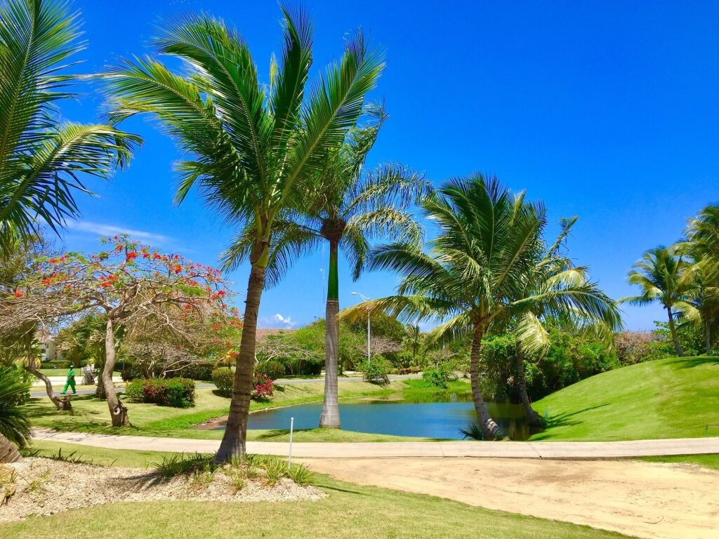 Los Corales Beach Village