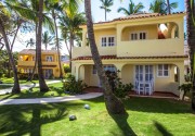 Los Corales Beach Village